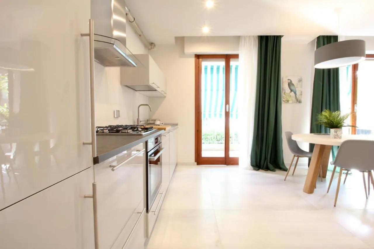 Parrots & Palms Apartment Bordighera