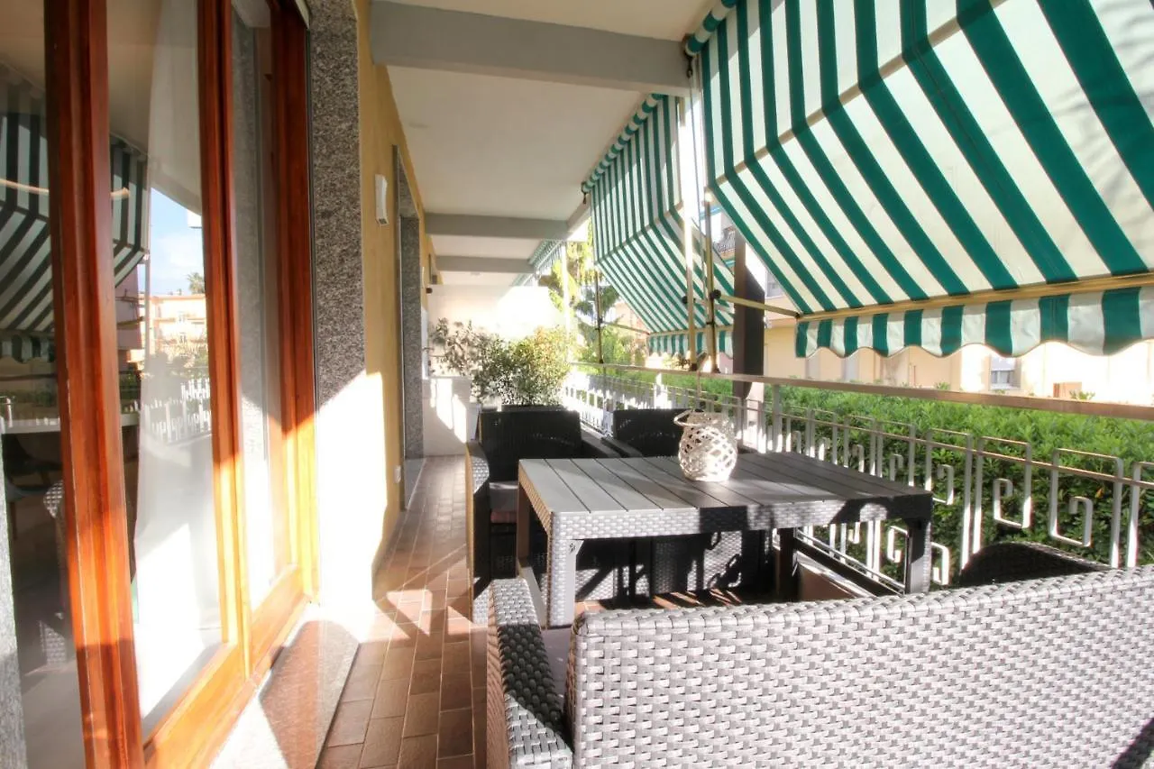 Parrots & Palms Apartment Bordighera