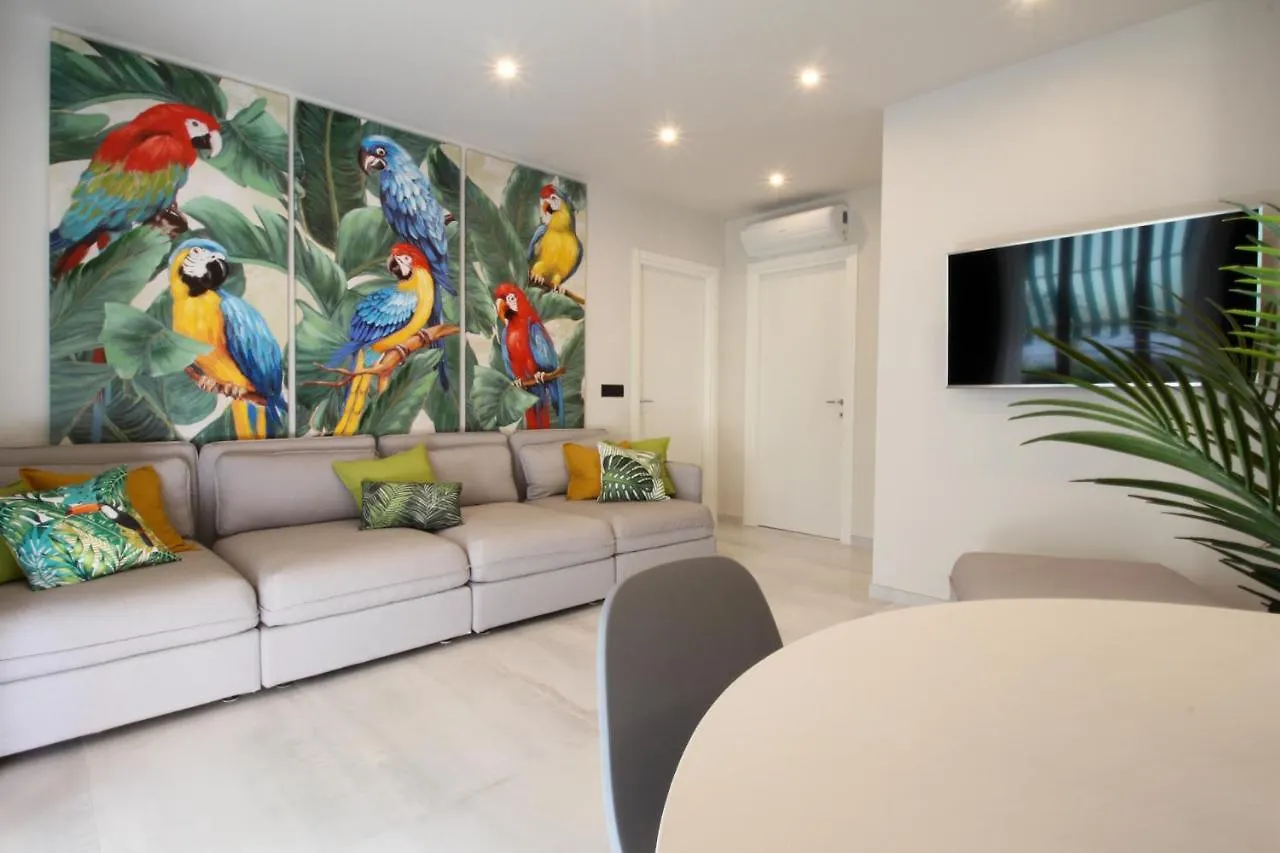 Parrots & Palms Apartment Bordighera